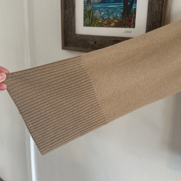 Banana Republic 100% Cashmere mock turtle neck sweater. - Picture 3 of 6